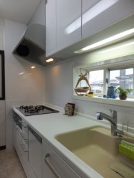 オープンカウンターで機能的なキッチン空間に オープンカウンターで機能的なキッチン空間に